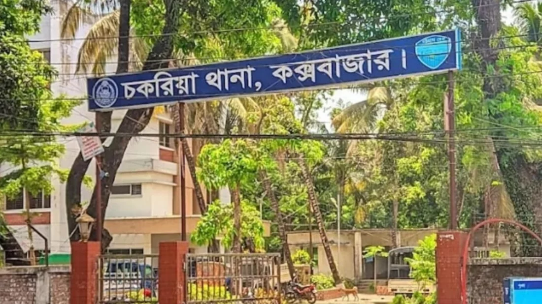 থানার সামনে এসে ‘জয় বাংলা’ স্লোগান, তরুণদের পেছনে ছুটলো ওসি